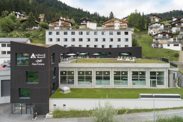 Jugendherberge Laax Sommer Aussenansicht Thomas Andenmatten 01